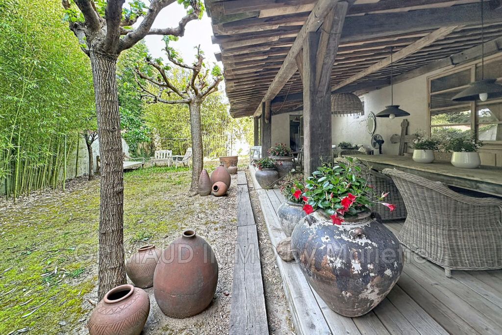 vente maison de village 9 Pièce(s) – 9 pièces – 7 chambres – 300.00 m²