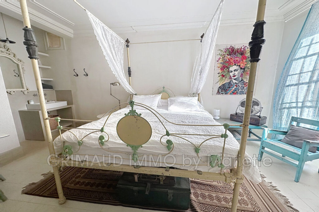 vente maison de village 9 Pièce(s) – 9 pièces – 7 chambres – 300.00 m²