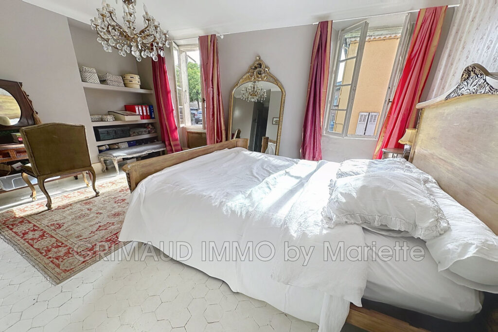 vente maison de village 9 Pièce(s) – 9 pièces – 7 chambres – 300.00 m²