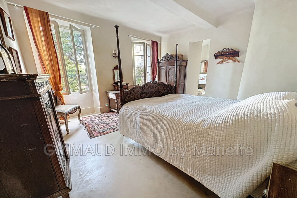 vente maison de village 9 Pièce(s) – 9 pièces – 7 chambres – 300.00 m²