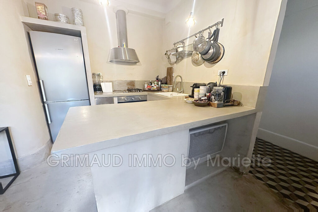 vente maison de village 9 Pièce(s) – 9 pièces – 7 chambres – 300.00 m²
