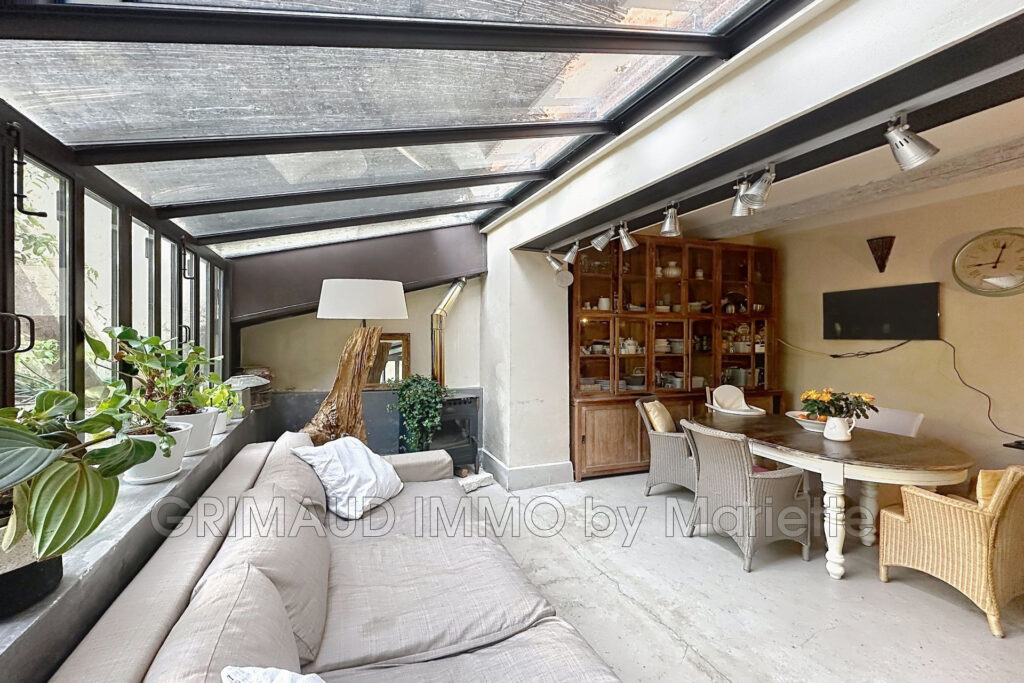vente maison de village 9 Pièce(s) – 9 pièces – 7 chambres – 300.00 m²