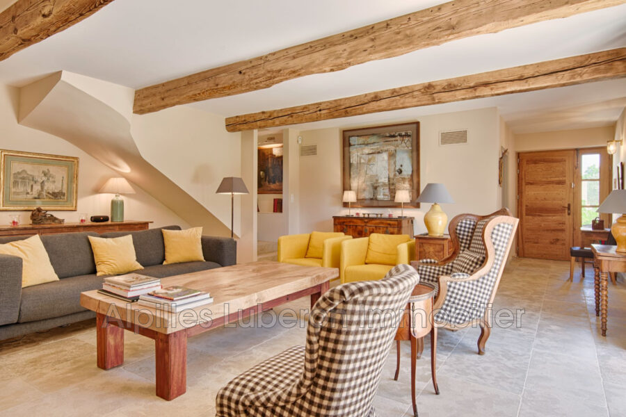 Maison à louer à Eygalières