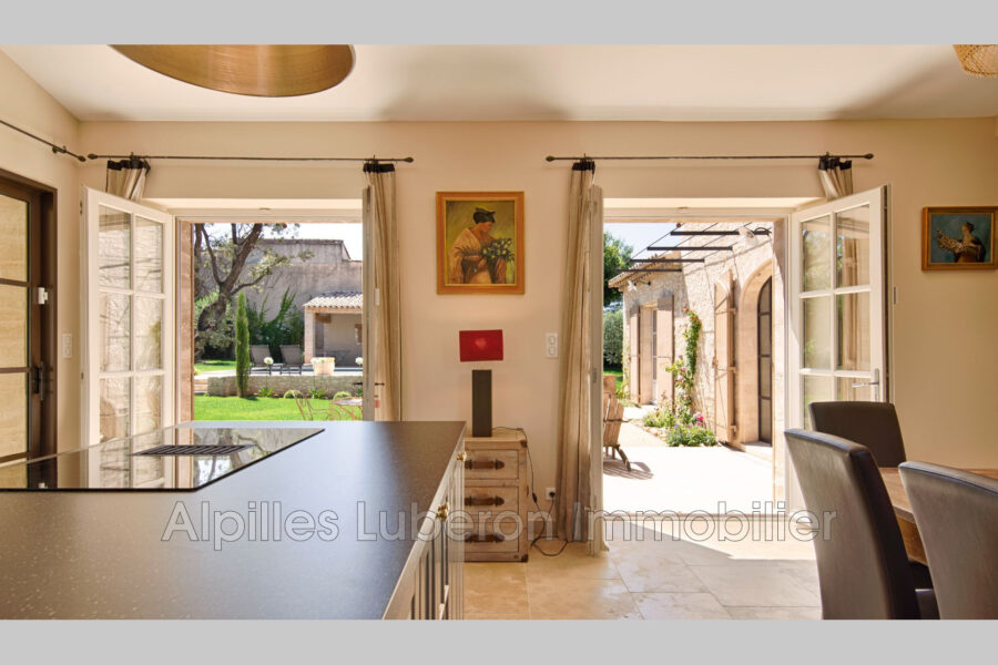 Maison à louer à Eygalières
