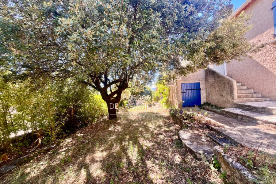 Maison à vendre à Saint-maximin-la-sainte-baume — Vue nature — photo 2