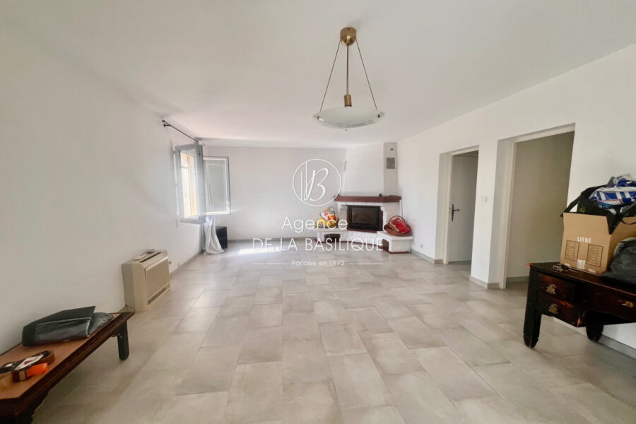 Maison à vendre à Saint-maximin-la-sainte-baume — Vue nature — photo 4