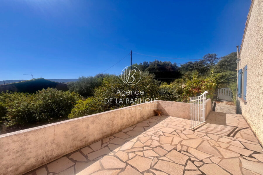 Maison à vendre à Saint-maximin-la-sainte-baume — Vue nature — photo 1