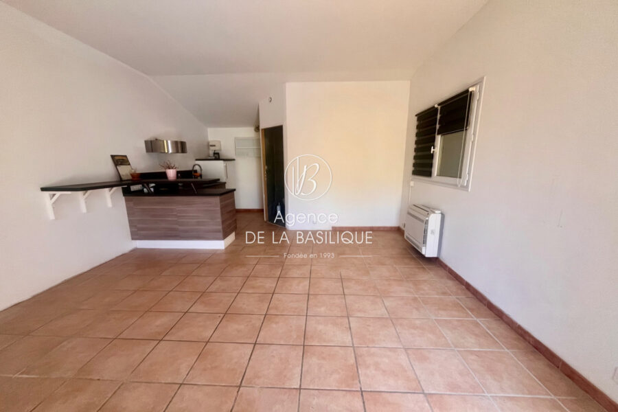 Maison à vendre à Saint-maximin-la-sainte-baume — Vue nature — photo 8