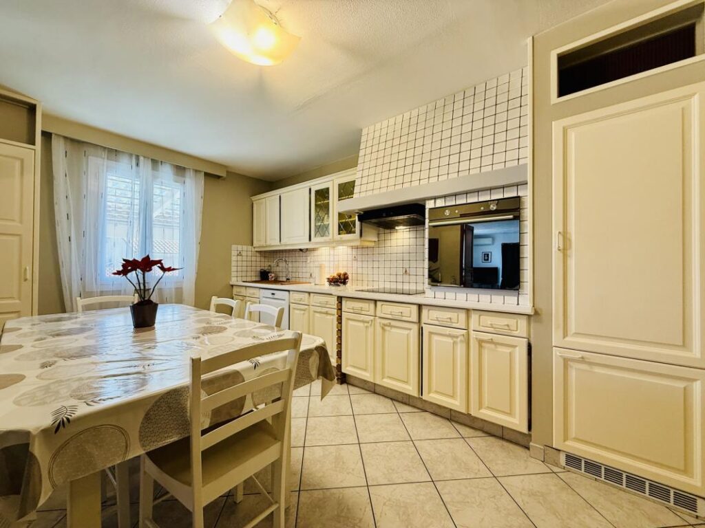 Maison familiale 5 chambres avec jardin et parking – Sarrola – 6 pièces – 5 chambres – 135 m²