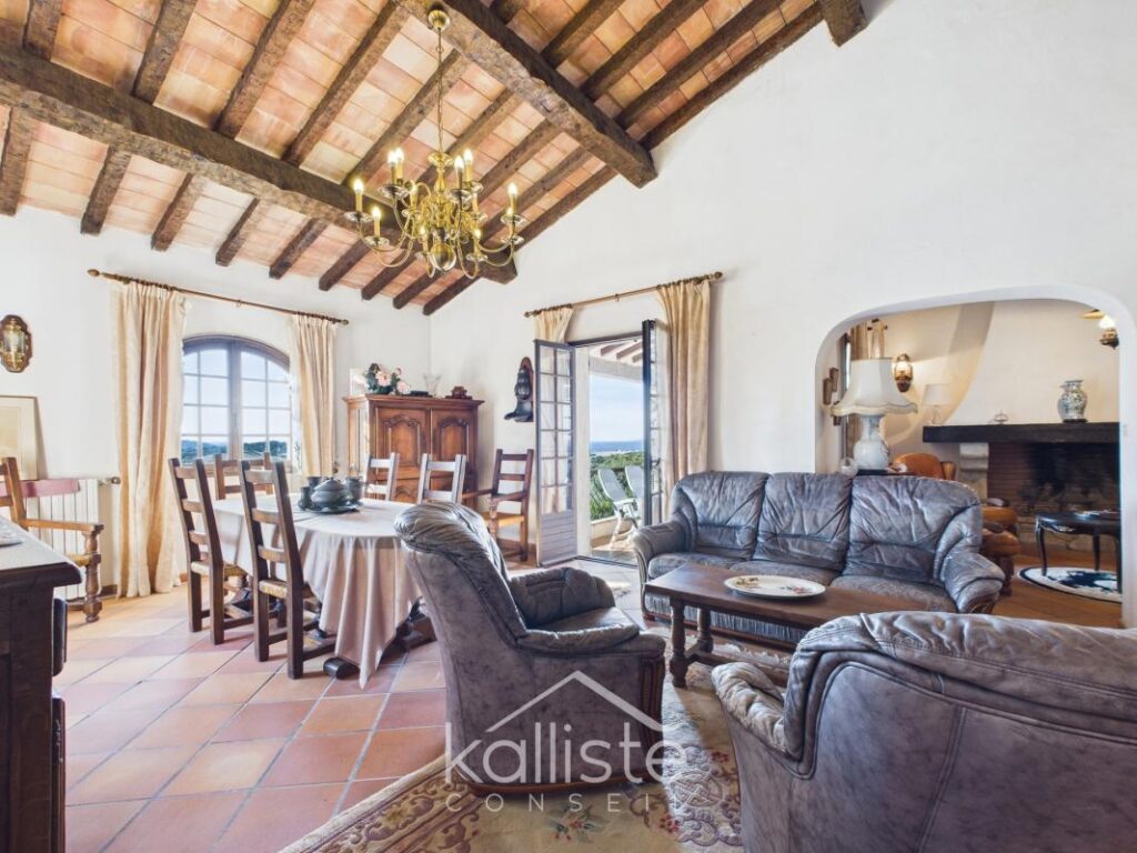 Bastelicaccia – Maison avec vue mer, studio indépendant et deux garages – 6 pièces – 4 chambres – 166 m²