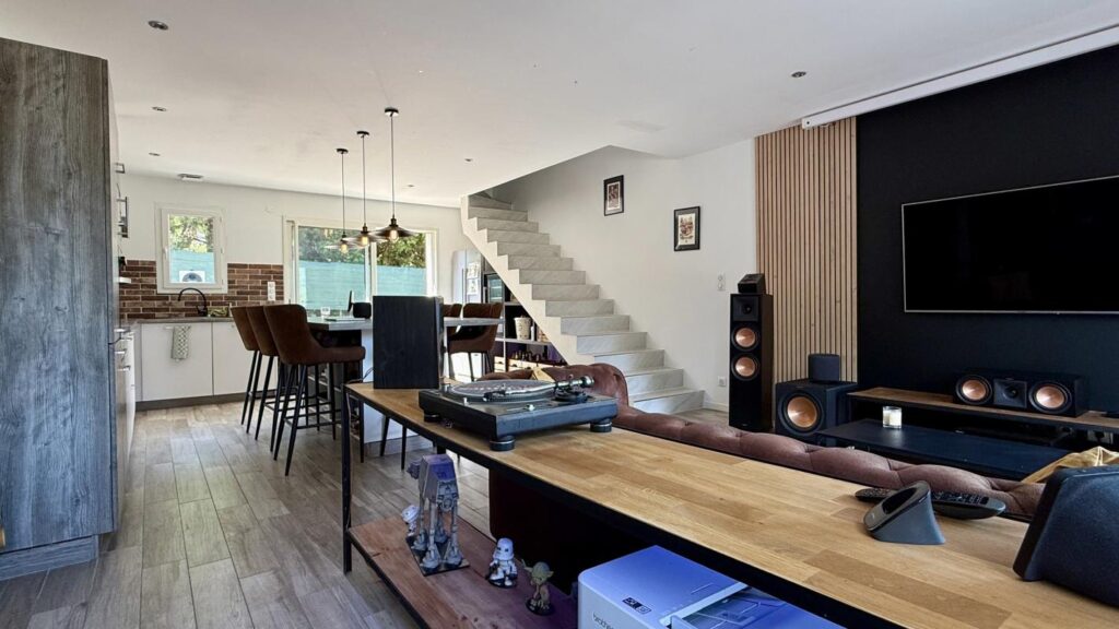 Rare à la vente – Maison contemporaine avec 3 duplex indépendants à PERI – 12 pièces – 7 chambres – 358 m²