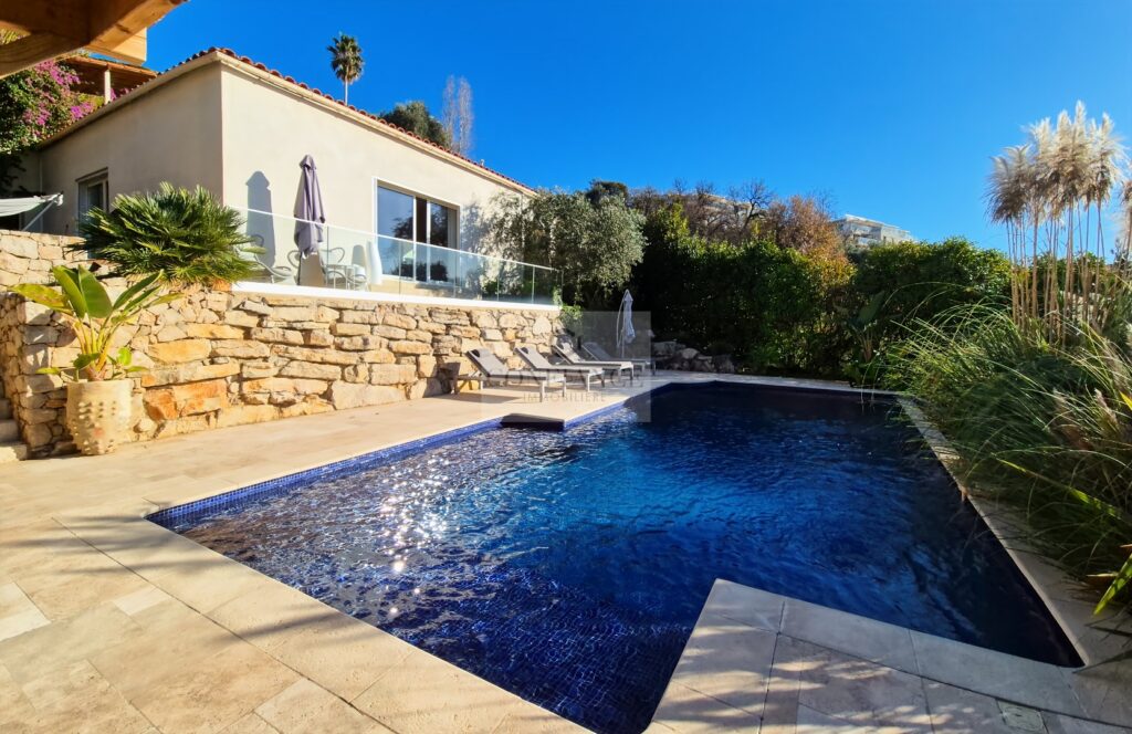 Maison – 6 pièces – 4 chambres – 193 m²