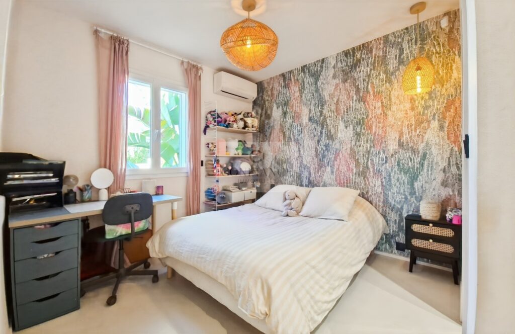 Maison – 6 pièces – 4 chambres – 193 m²