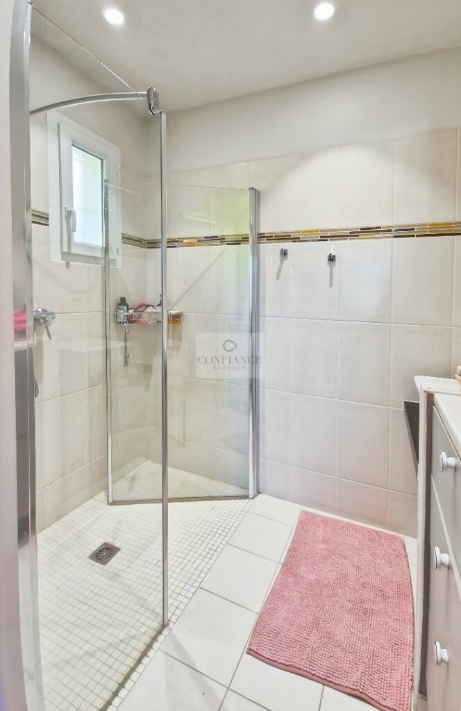 Maison – 6 pièces – 4 chambres – 193 m²