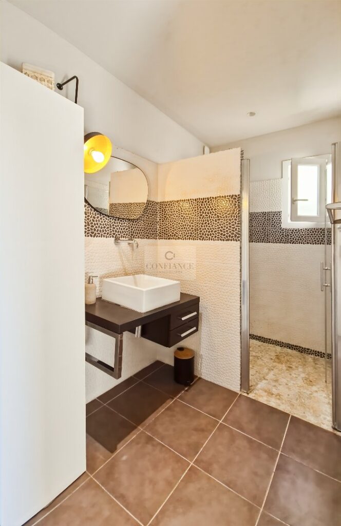 Maison – 6 pièces – 4 chambres – 193 m²