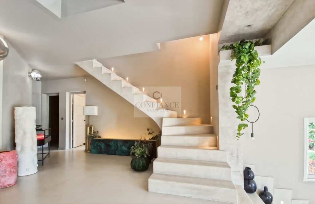 Maison – 6 pièces – 4 chambres – 193 m²