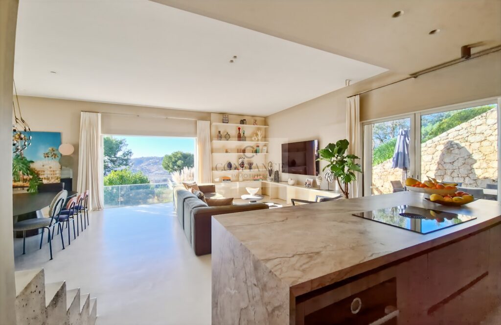 Maison – 6 pièces – 4 chambres – 193 m²