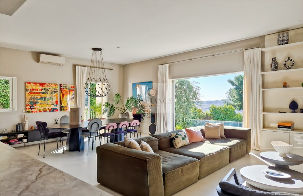 Maison – 6 pièces – 4 chambres – 193 m²