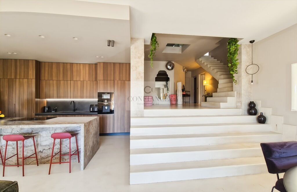 Maison – 6 pièces – 4 chambres – 193 m²