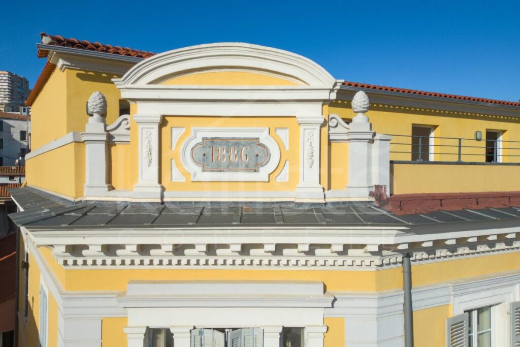 PENTHOUSE 7 PIECES D’EXCEPTION AU CŒUR D’AJACCIO – 7 pièces – 5 chambres – 322 m²