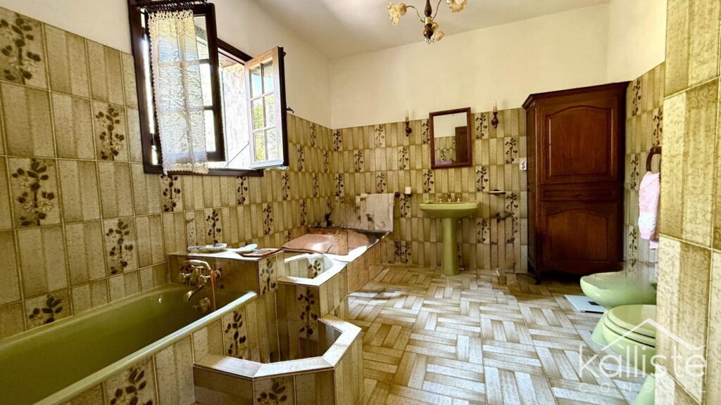 Bastelicaccia – Maison avec vue mer, studio indépendant et deux garages – 6 pièces – 4 chambres – 166 m²