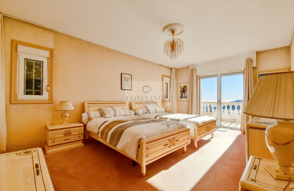 Maison – 6 pièces – 4 chambres – 308 m²