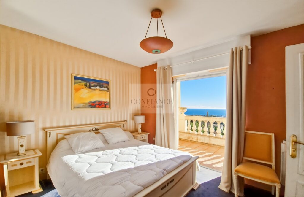 Maison – 6 pièces – 4 chambres – 308 m²