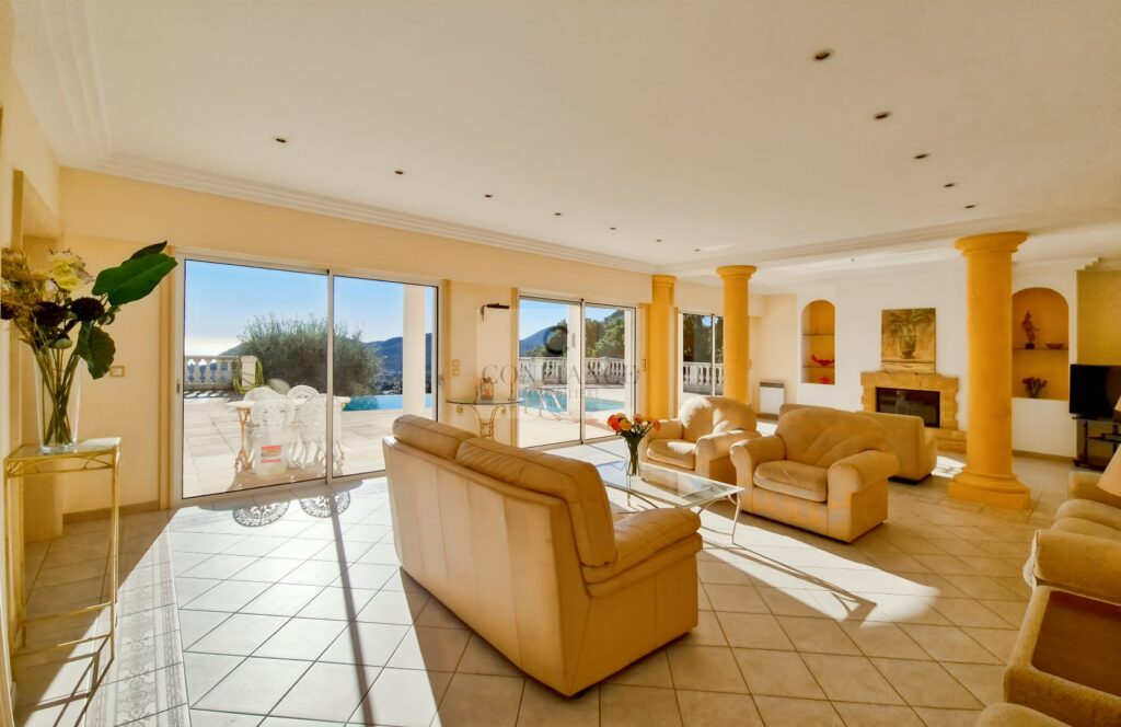 Maison – 6 pièces – 4 chambres – 308 m²