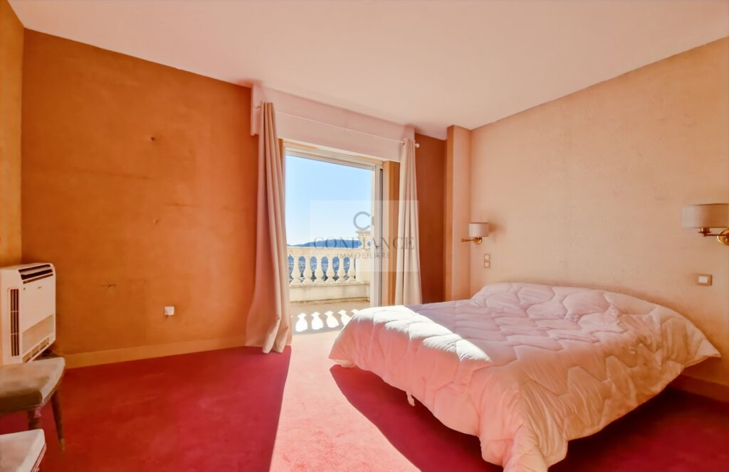 Maison – 6 pièces – 4 chambres – 308 m²