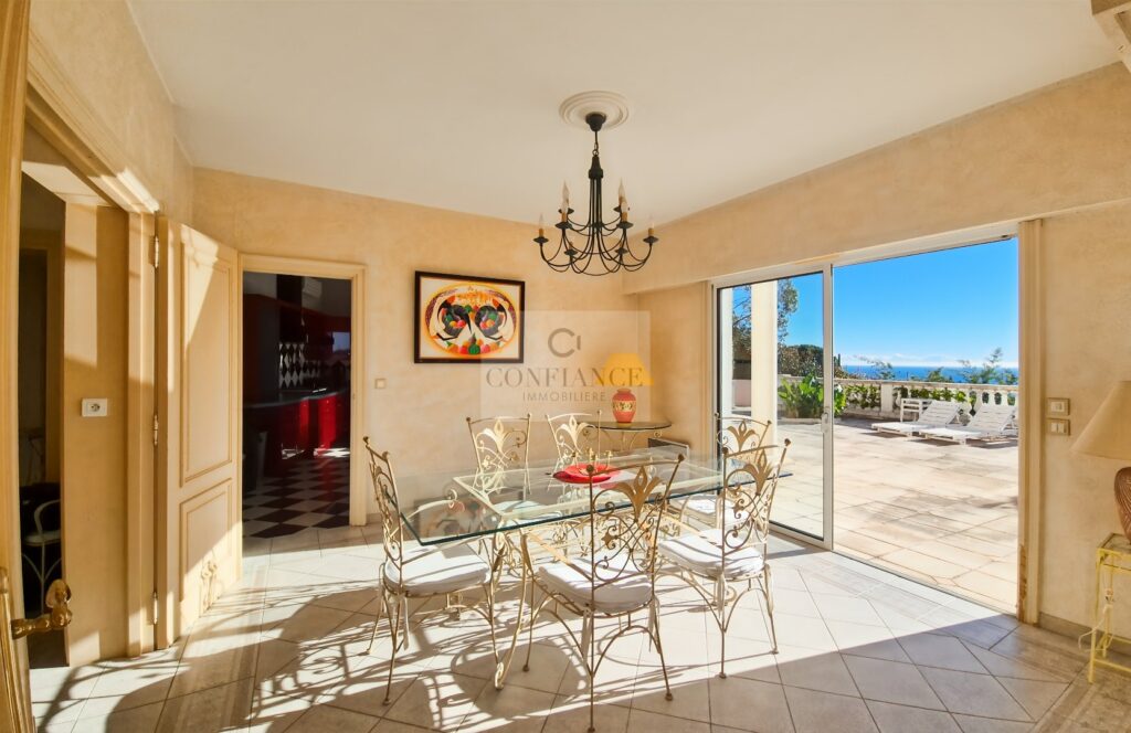 Maison – 6 pièces – 4 chambres – 308 m²