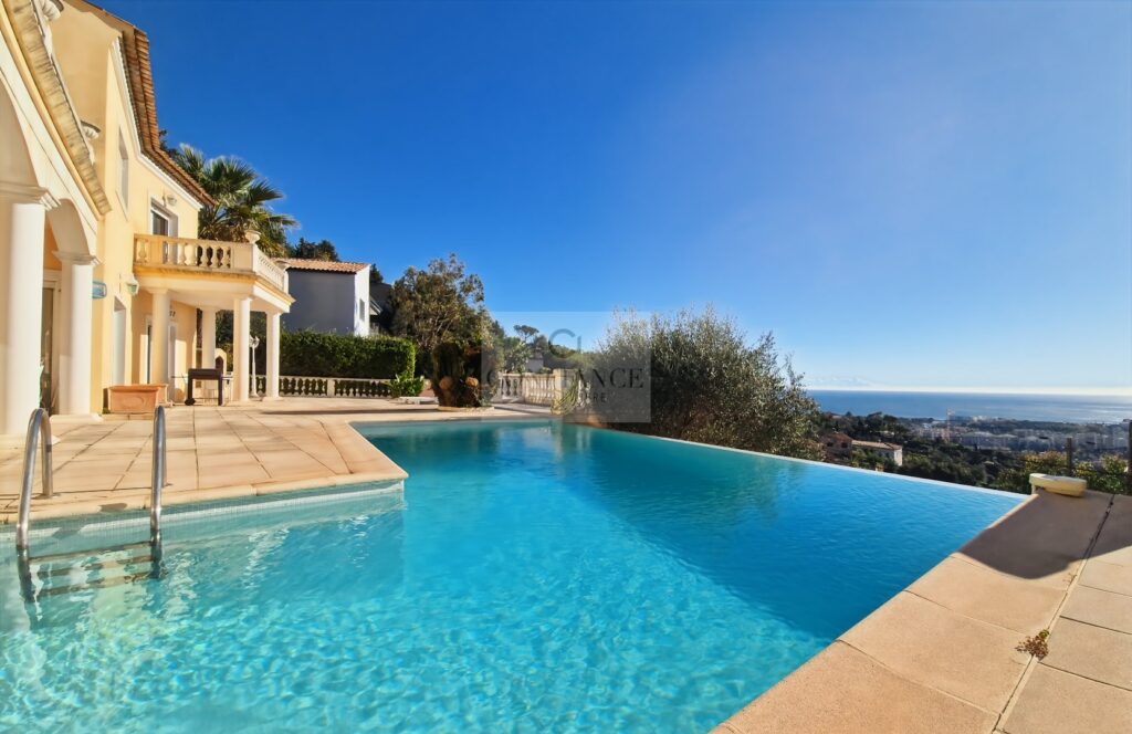 Maison – 6 pièces – 4 chambres – 308 m²