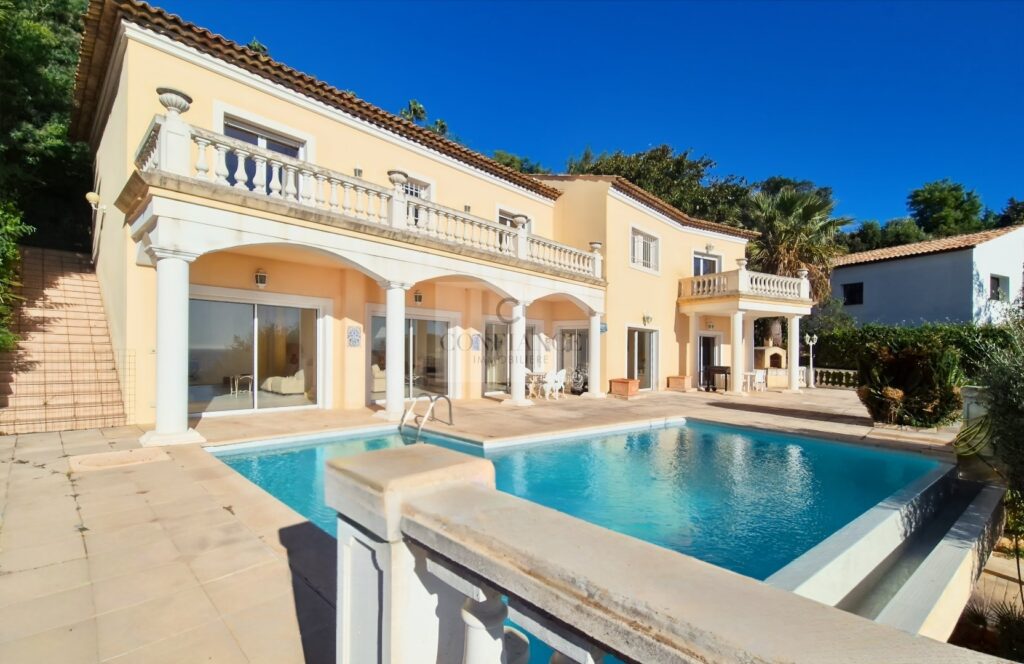 Maison – 6 pièces – 4 chambres – 308 m²