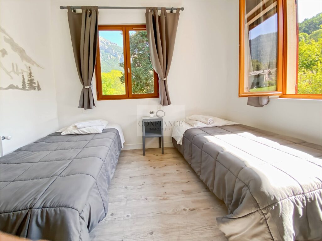 Maison et terrain – 14 pièces – 13 chambres – 10  – 400 m²