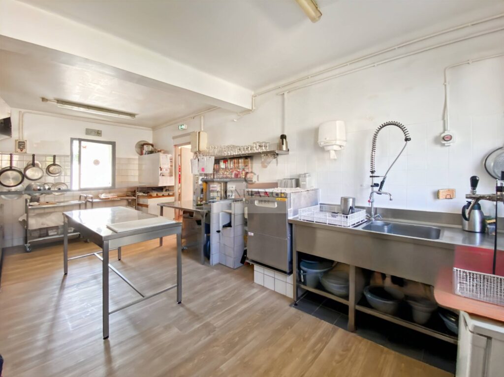 Maison et terrain – 14 pièces – 13 chambres – 10  – 400 m²