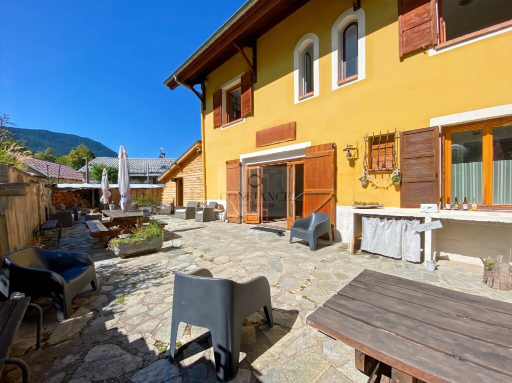 Maison et terrain – 14 pièces – 13 chambres – 10  – 400 m²