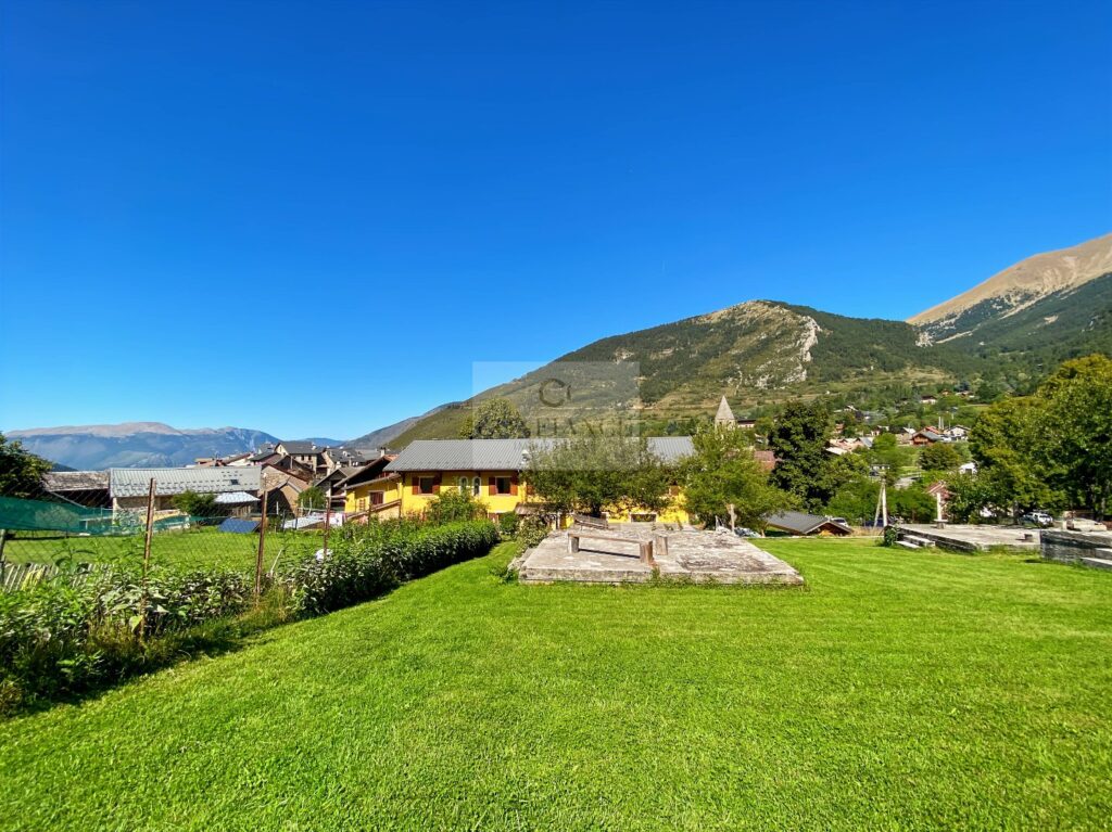 Maison et terrain – 14 pièces – 13 chambres – 10  – 400 m²