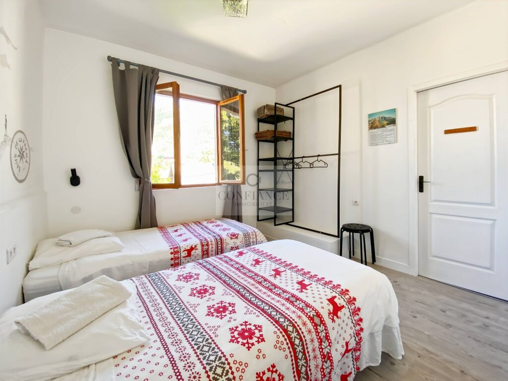 Maison et terrain – 14 pièces – 13 chambres – 10  – 400 m²