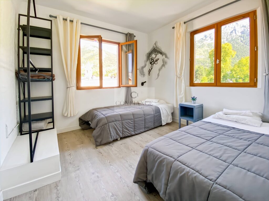 Maison et terrain – 14 pièces – 13 chambres – 10  – 400 m²