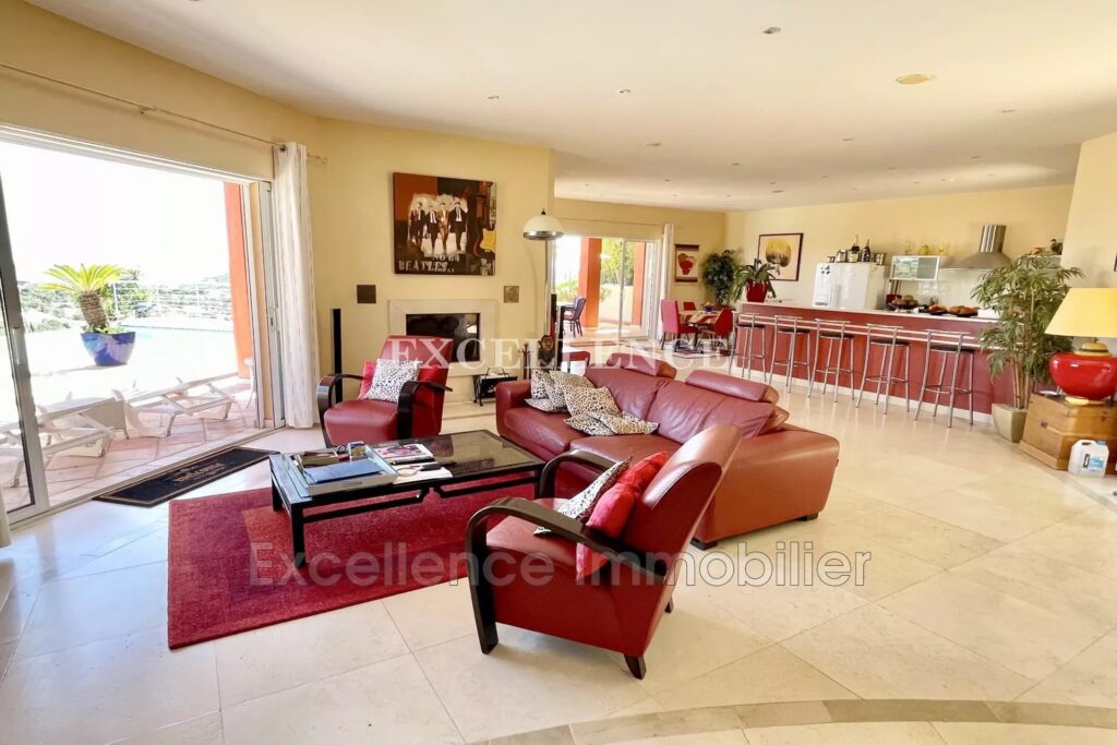 vente villa 6 Pièce(s) – 6 pièces – 5 chambres – 190.00 m²