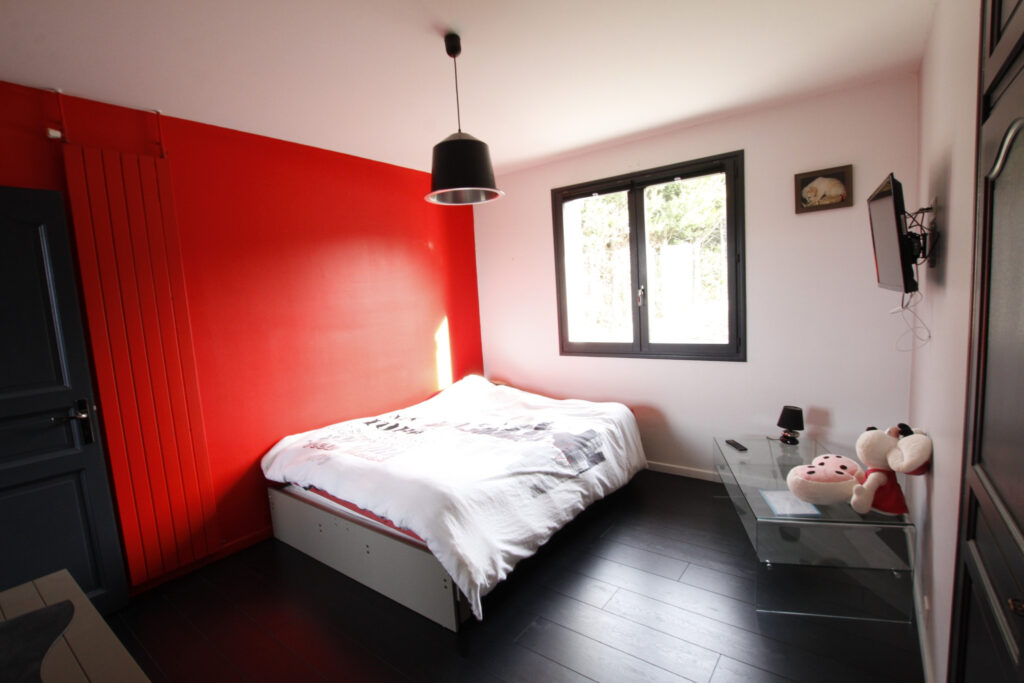 Villa avec piscine  – 8 pièces – 6 chambres – NR  – 240 m²