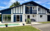 Maison familiale avec piscine – Entre centre-ville de Saint-Jean-de-Luz et plage d’Erromardie – 6 pièces – 3 chambres – 16  – 150 m²
