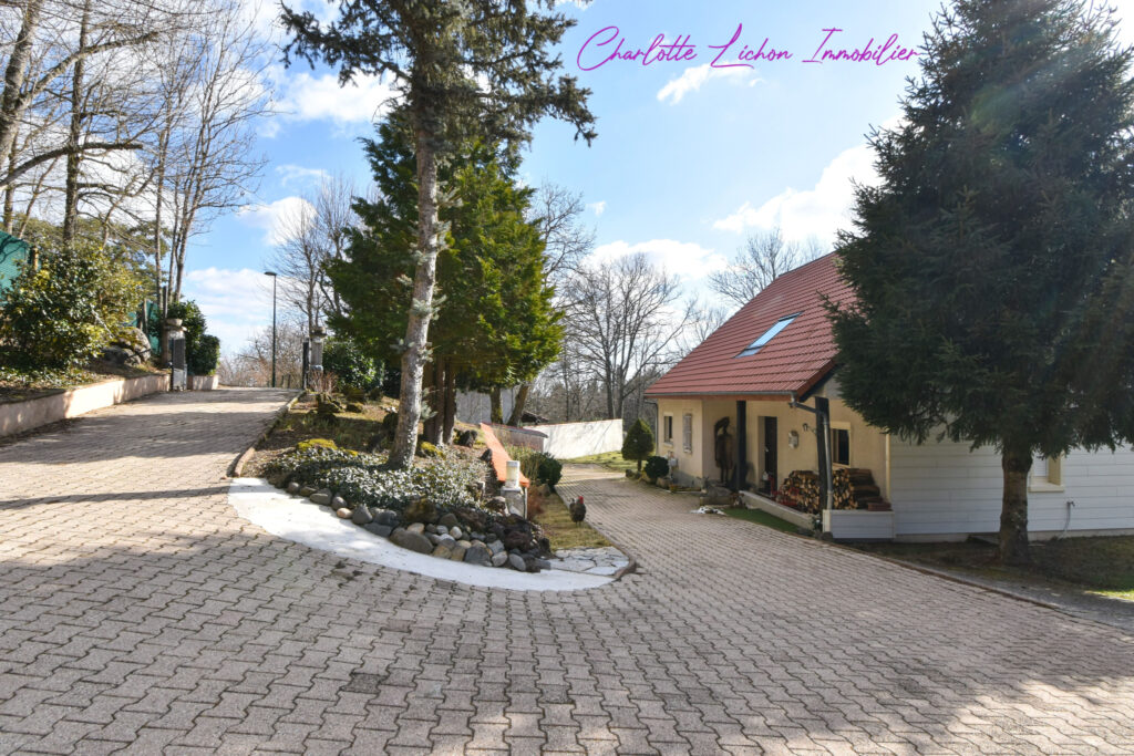 Maison en viager – Bouquet sans rente – 200 m2 habitable – 3 – 8 pièces – 4 chambres – 6  – 200 m²