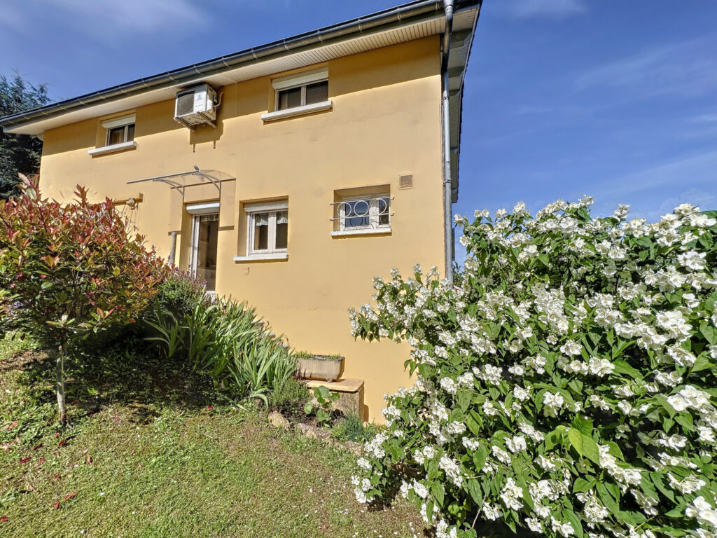 Maison 146 m2 – 4 chambres – 2 garages – terrain 3254 m2  – 6 pièces – 4 chambres – 2  – 146.16 m²