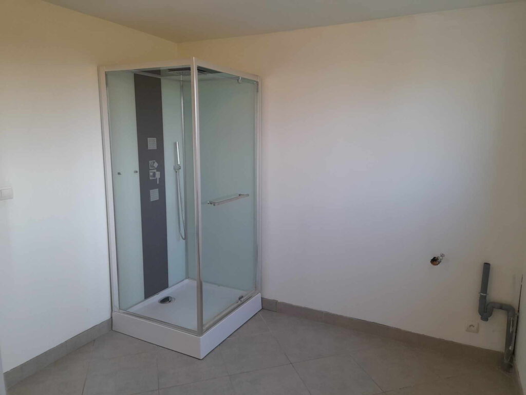 Semi-plain-pied – 4 pièces – 3 chambres – 6  – 130 m²