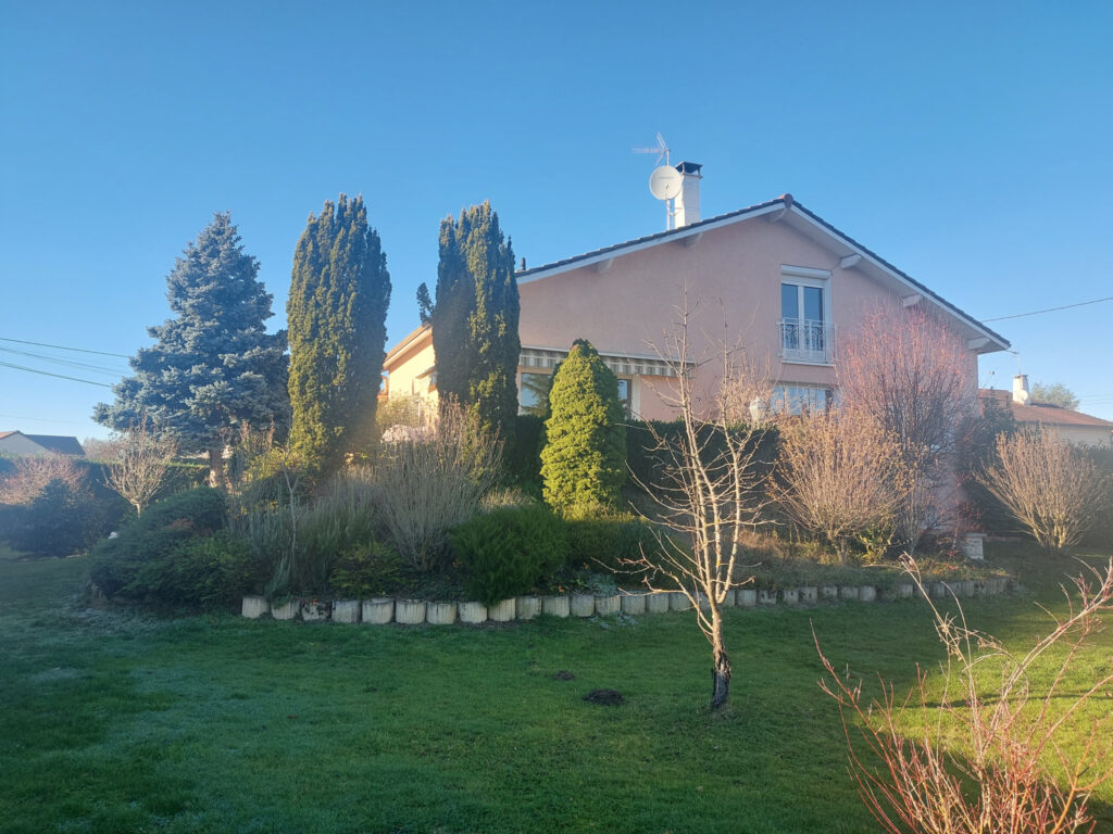 Quartier résidentiel sortie Vichy – 8 pièces – 4 chambres – 6  – 200 m²