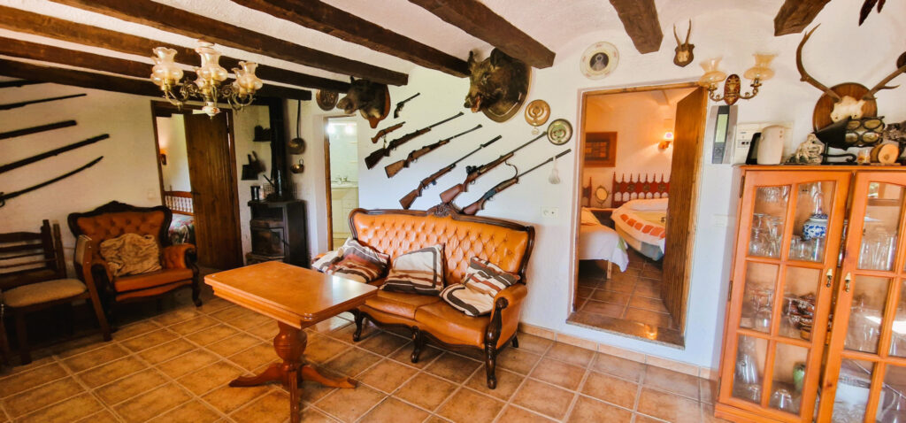 COUSTOUGES – MAISON DE PLAIN-PIED AVEC DEPENDANCE  – 4 pièces – 3 chambres – 6  – 75 m²