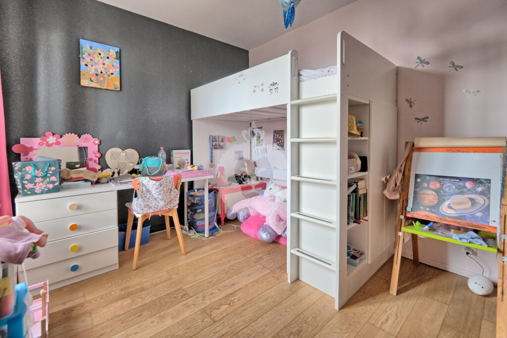 MAISON AVEC STUDIO AU COEUR DE LA PIE – 8 pièces – 5 chambres – 6  – 189 m²