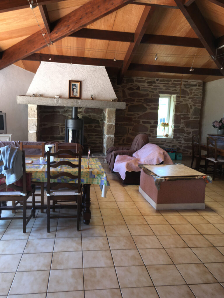 BELLE MAISON SUR LES HAUTEURS DE MAURS  – 6 pièces – 4 chambres – 6  – 252 m²