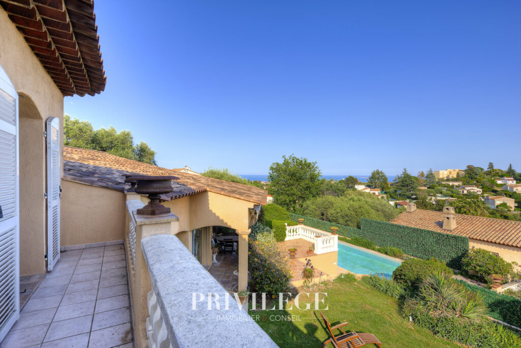 Villa 7 pièces Antibes avec piscine au calme – 7 pièces – 5 chambres – 8  – 238 m²