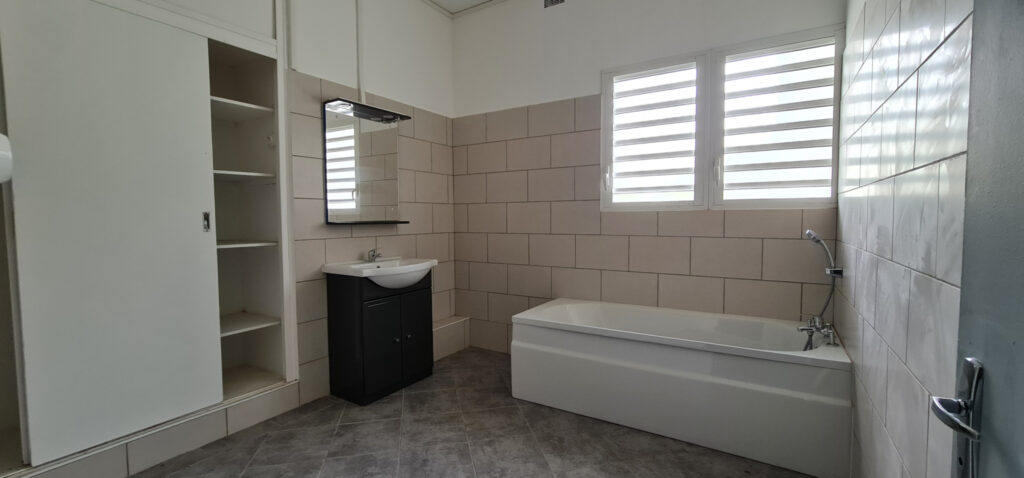 Saint-Pierre – centre-vile : appartement T4 de +150 m2 – 4 pièces – 3 chambres – 6  – 150 m²